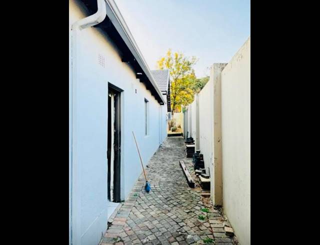 4 BEDROOM PROPERTY TO RENT IN LOMBARDY EAST